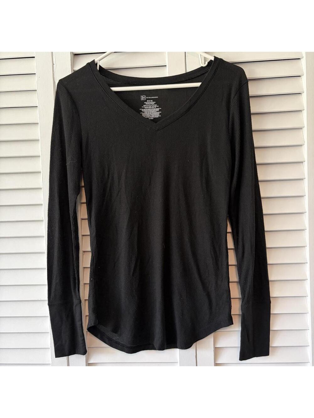 No Boundaries Women's Black Sweater (thin)